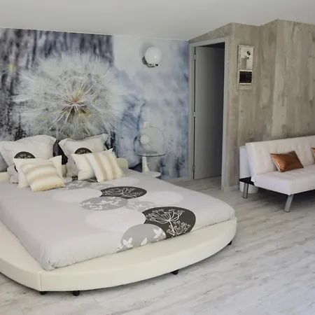 Villa With 4 Bedrooms In Mostuejouls With Wonderful Lake View Private Pool Enclosed Garden 50 M From The Beach * Mostuéjouls