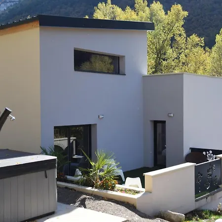 Villa Villa With 4 Bedrooms In Mostuejouls With Wonderful Lake View Private Pool Enclosed Garden 50 M From The Beach Mostuéjouls